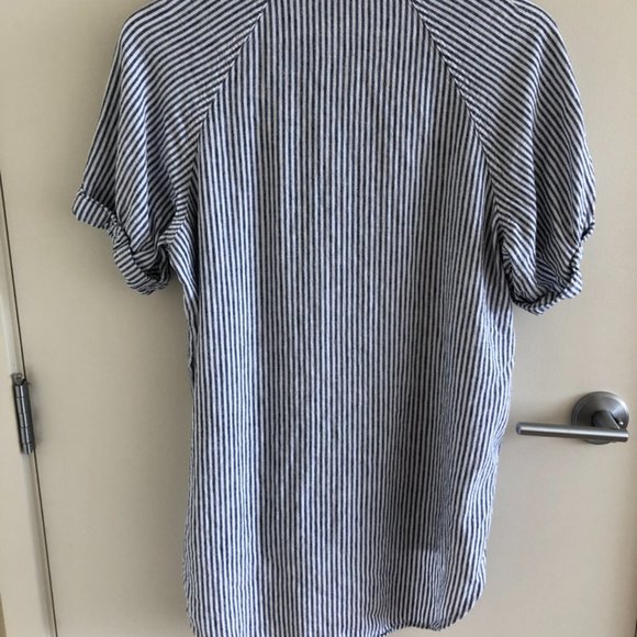 Aritzia Wilfred Free Boyfriend Shortsleeve Button-Up - Picture 5 of 5